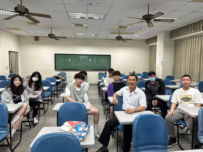 112-2【寰宇管理學士學程】寫作諮詢剪影圖片