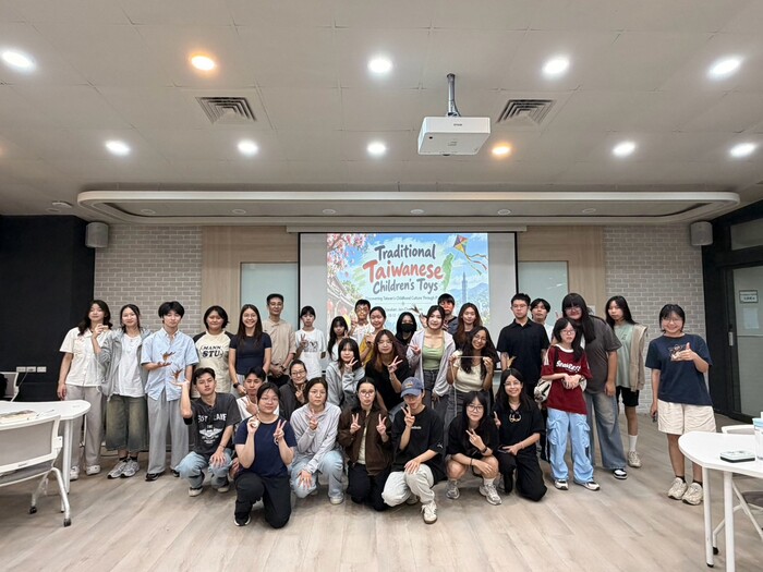 2026-10-17 【學習講座】國際學院  全英語文化講座-中式傳統童玩圖片